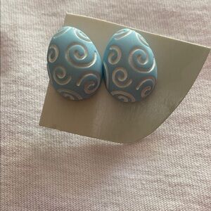 Blue and white oval Pierce stood earrings